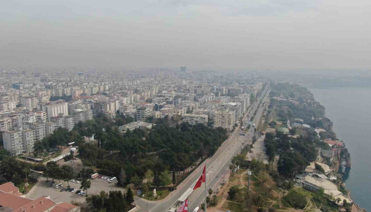 Meteoroloji "maske" uyarısı yapmıştı! Gökyüzü sarardı, dronla görüntülendi