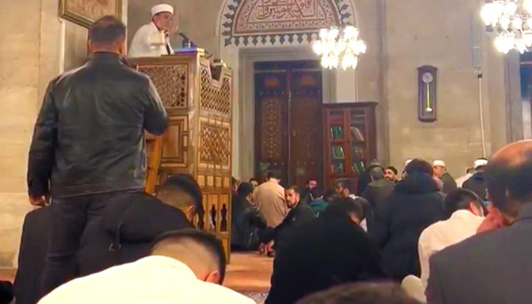 Şehzadebaşı Camisi imamı eylemcileri tehdit etti