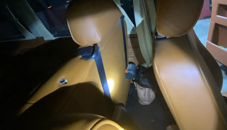 Kaçaklar VIP araçla böyle yakalandı