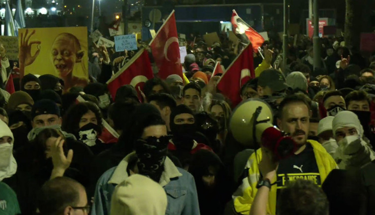 İzmir’deki protestolara TOMA'lı müdahale