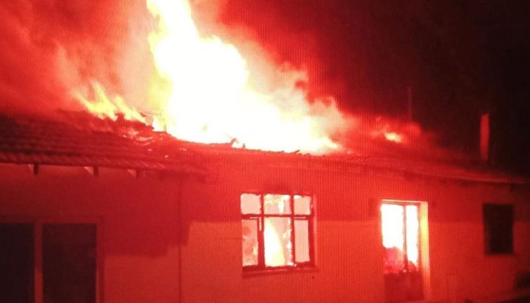 2 ev aynı anda yandı