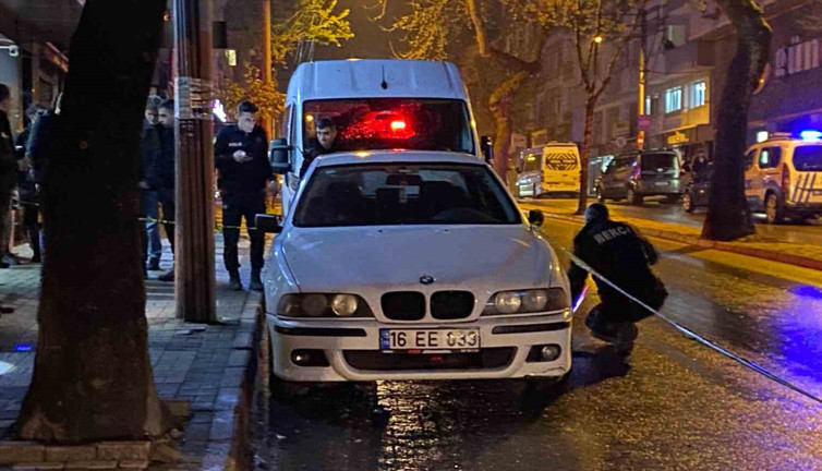 Otomobile 7 el ateş etti! Mezarlıkta yakalandı