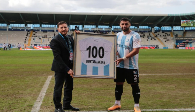 Erzurumsporlu Mustafa Akbaş 100’incü maçında