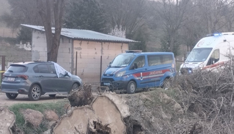 Mezarlık çıkışı amcası tarafından öldürüldü