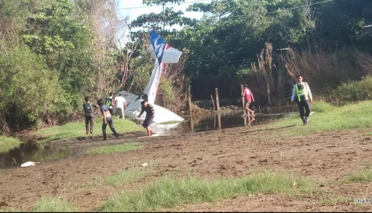 Filipinler'de eğitim uçağı yere çakıldı! Pilot ve öğrencisi hayatını kaybetti