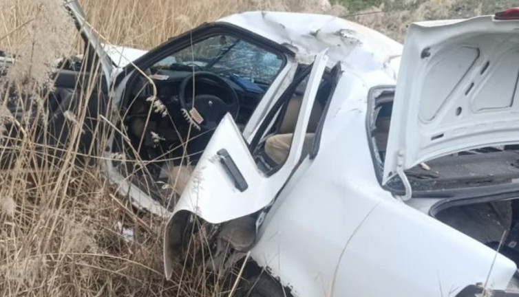 Lastiği patlayan otomobil şarampole yuvarlandı: 1 yaralı