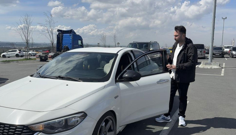 İstanbul’da ilginç olay! Çarpıp hasar verdiği aracı kendi tamir etti