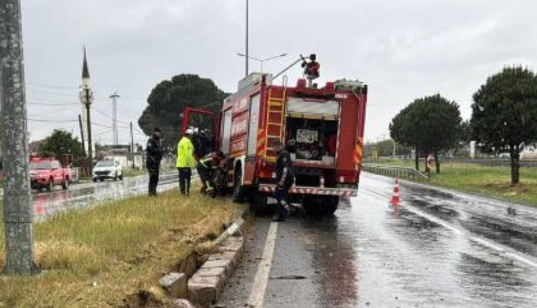 Kazadan dönen itfaiye aracı kaza yaptı