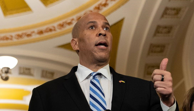 ABD'li senatörden "konuşma" rekoru! Tam 25 saat kürsüde kaldı