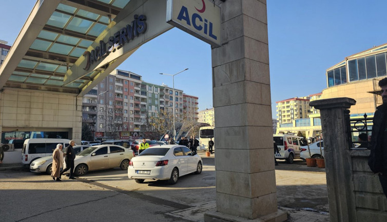 Siirt’te 4. kattan düşen kadın ağır yaralandı