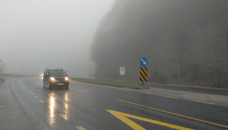 Bolu Dağı’nda sis alarmı! D-100’de görüş mesafesi düştü…