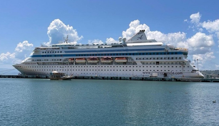 Bodrum’a sezonun ilk yolcu gemisi geldi