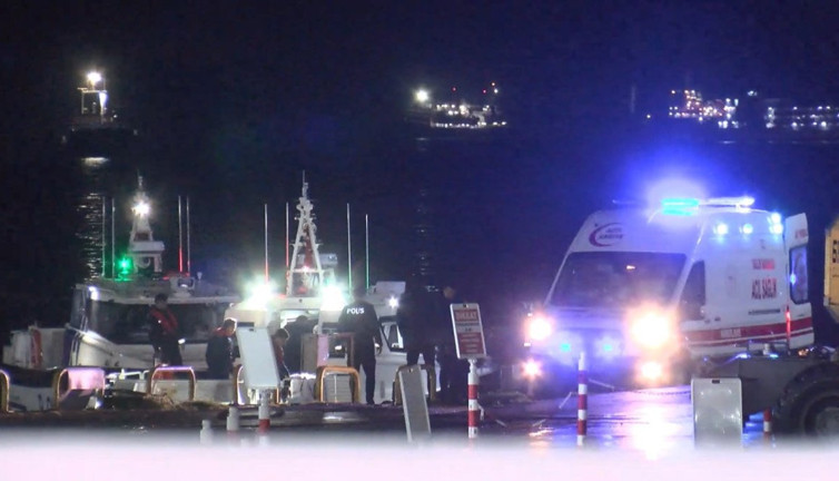 Bakırköy açıklarında denize düşen gemi personeli kurtarıldı