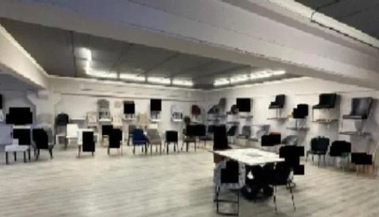 Batan şirketin malları icradan satılıyor. Sandalyeden dolaba masadan sandalyeye kadar her şey