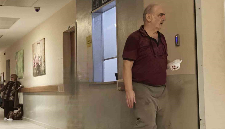 Bursa’da testereyle elini kesti! Hastaneye kaldırıldı