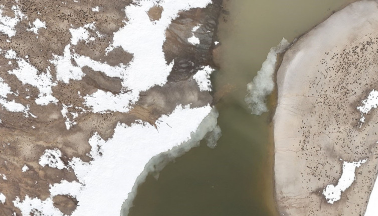Kışın son izleri! Buzlar geç çözülüyor: Bitlis’te Kalp Gölü