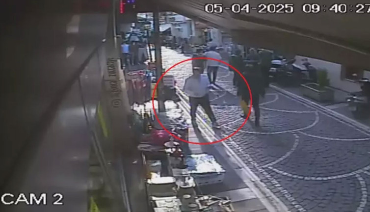 Polis memurundan örnek davranış! İzin gününde yolda buldu