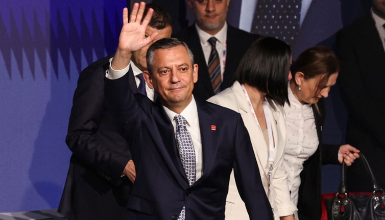 Sonuçlar belli oldu! Özgür Özel yeniden genel başkan