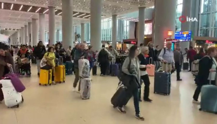 İstanbul Havalimanı’nda bayram dönüşü yoğunluğu