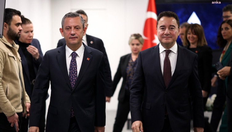 Ali Babacan'dan Özgür Özel'e tebrik mesajı