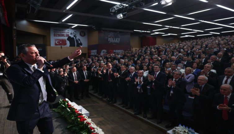 Özgür Özel'den 12 isme çizik!