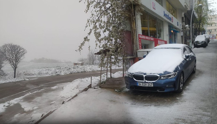 Kar İstanbul’un sınırına dayandı! Sabah pencereden bakanlar şoke oldu