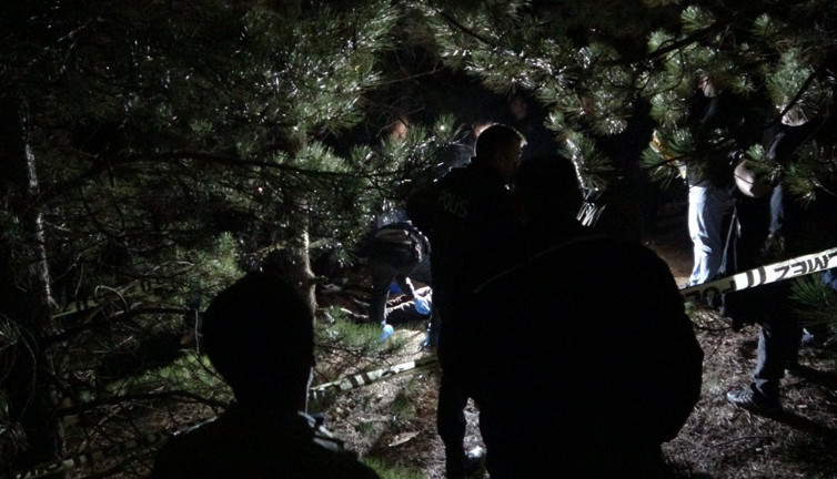 Yaşlı adam ağaca asılı halde ölü bulundu