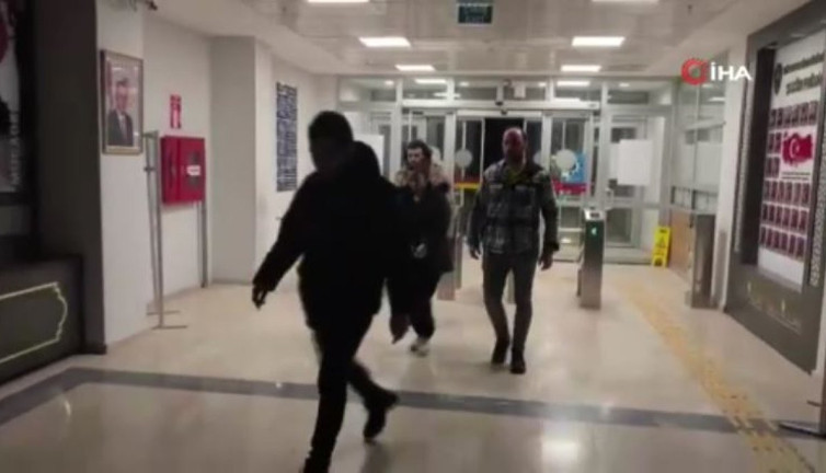 Fatih Mahallesi’nde firari avı! 62 yıl hapisle aranan kadın yakalandı...