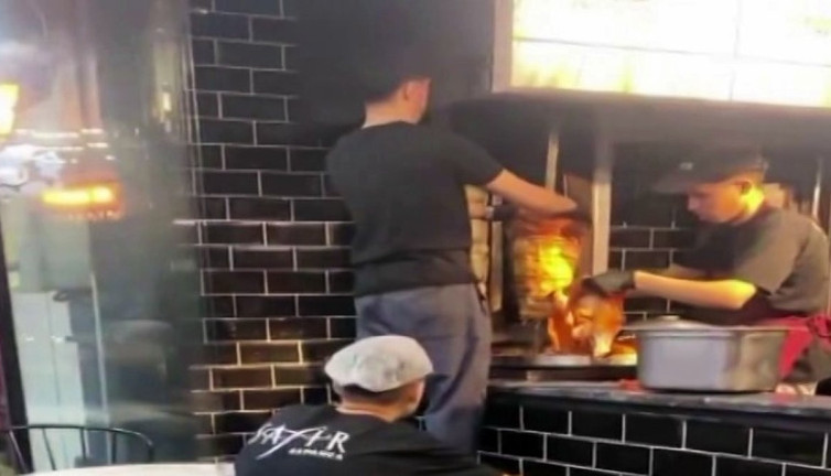 Yine akıllanmadılar! Sapanca'da pişmiş dönerin üzerine çiğ tavuk eklediler: Kocaeli’de 648 kişi zehirlenmişti