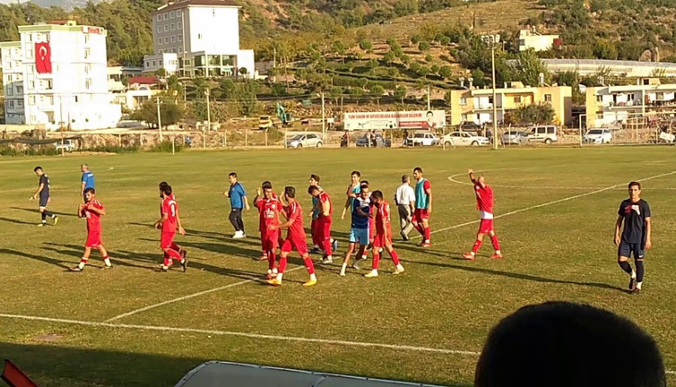 Tek maç oynadı 6 sarı 3 kırmızı kart gördü