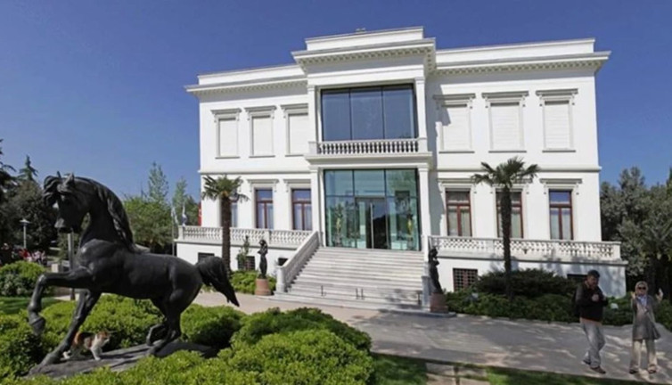 Sabancı ailesinin Atlı Köşk'ü satışa çıkarıldı. Açıklanan fiyat dudak uçuklattı