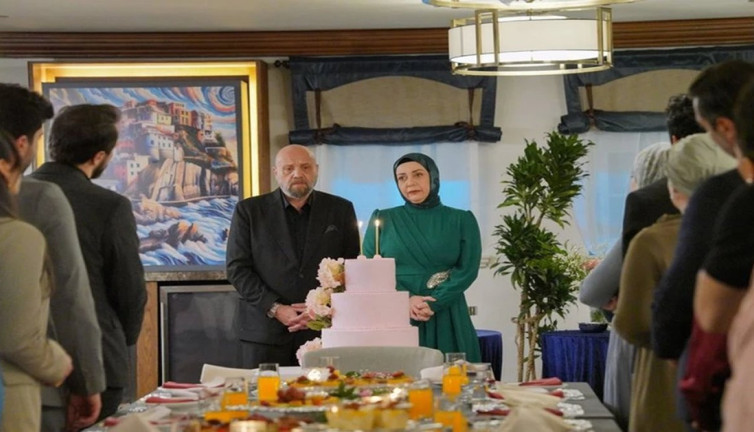 Final yapıp yapmayacağı merak konusu olmuştu! Kızılcık Şerbeti için karar verildi