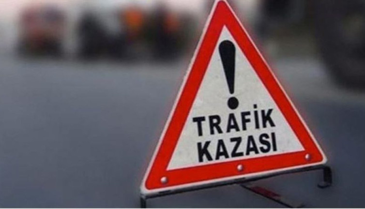 Sebze yüklü kamyon devrildi: Can kaybı var