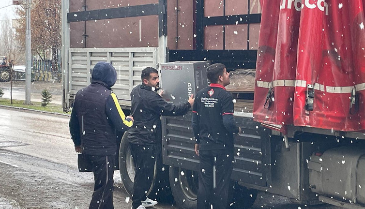 Malazgirt’te Nisan sürprizi: Her yer kar