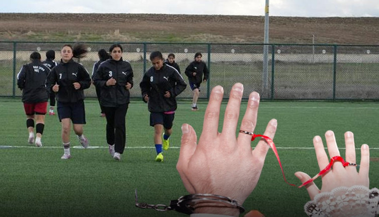 Erken yaşta evliliğe böyle tepki görülmedi! Gelinlik değil forma giydiler: Şampiyonluğa son adım...