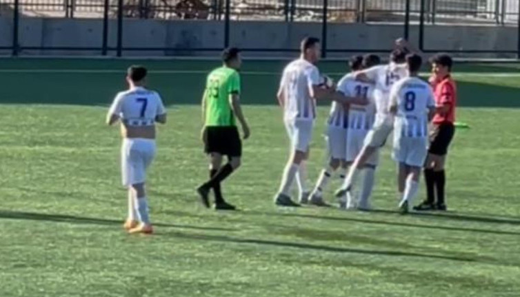 Amatör maçta hakeme yumruk!