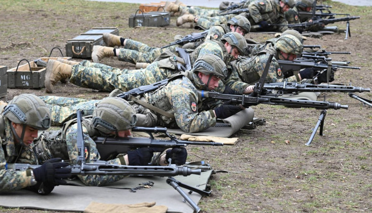 Avusturya zorunlu askerliğin uzatılması gündemde