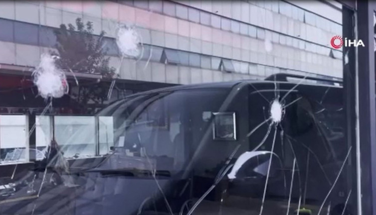 İstanbul'da lüks galeriye el bombalı saldırı