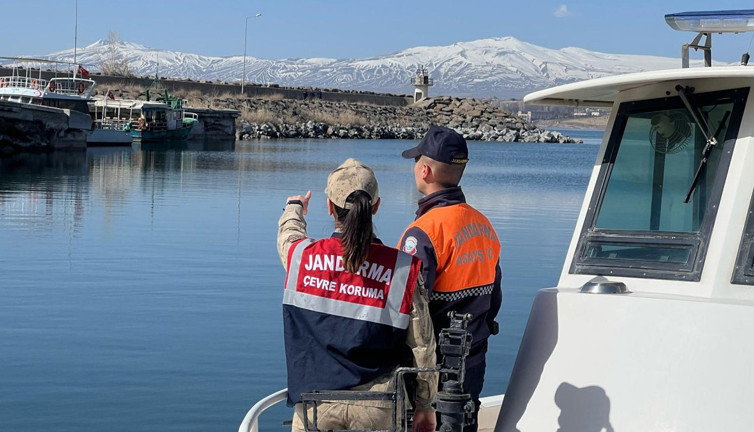 Van Gölü’nde İnci Kefali için nöbet zamanı
