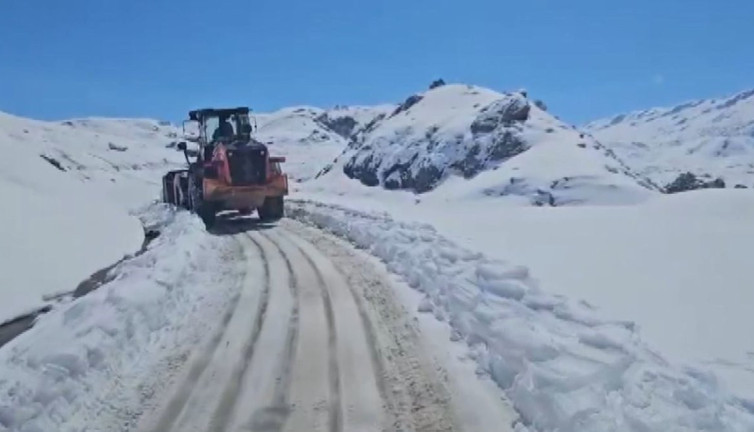 İlkbaharda kar sürprizi! Şırnak’ta 25 santimetreye ulaştı: Ekipler teyakkuzda