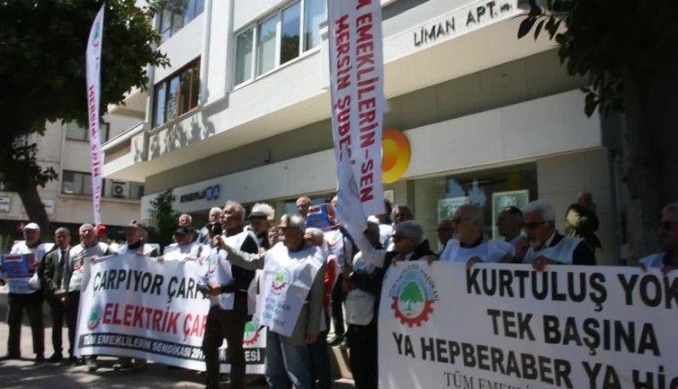 Mersin'de emeklilerden elektrik zammı protestosu