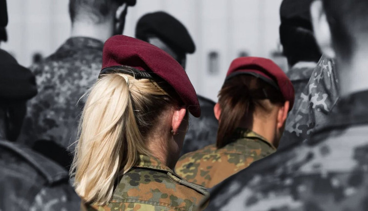 Avusturya’da kadınlar için zorunlu askerlik tartışmaları alevlendi