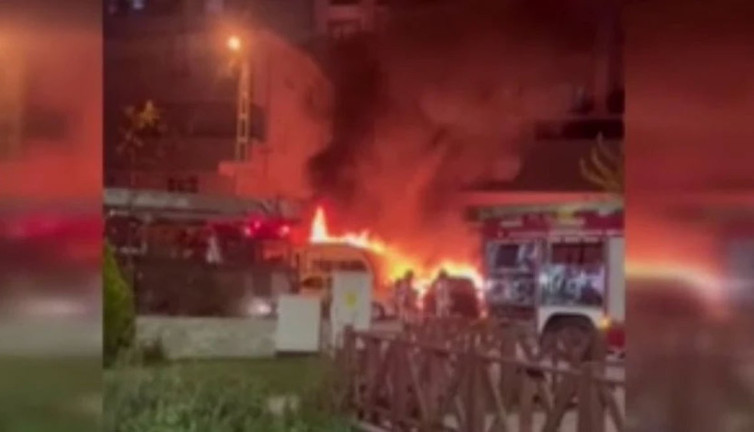 Kundaklama iddiası! 5 araç ve bir karavan alev alev yandı