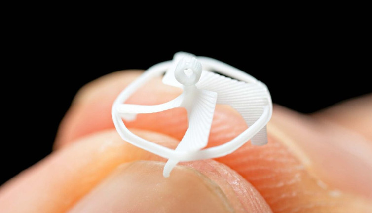 Dünyanın en küçük uçan robotu! Çapı 1 santimetreden küçük...