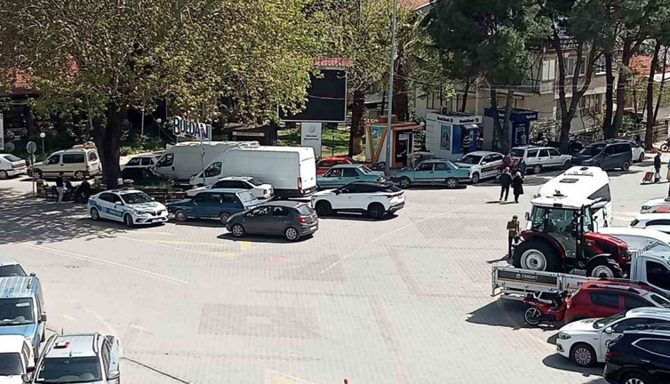 Denizli'de seyyar satıcı-zabıta kavgasını polis önledi