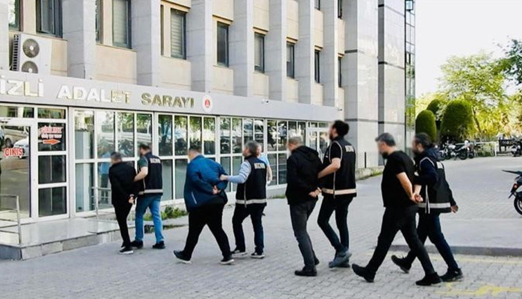 Denizli’de kredi kartıyla tefecilik yapan çete çökertildi