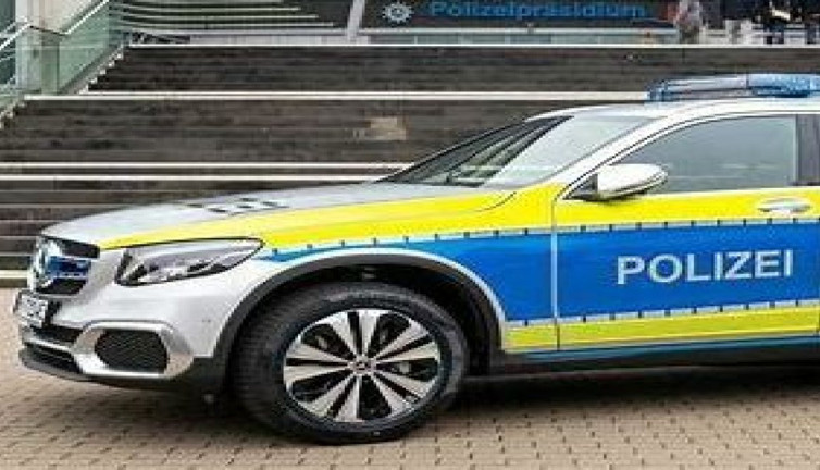 Süpermarket önünde bıçaklı saldırı