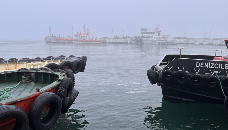 Sis nedeni ile geçişlere kapatılmıştı! Çanakkale Boğazı geçişlere açıldı