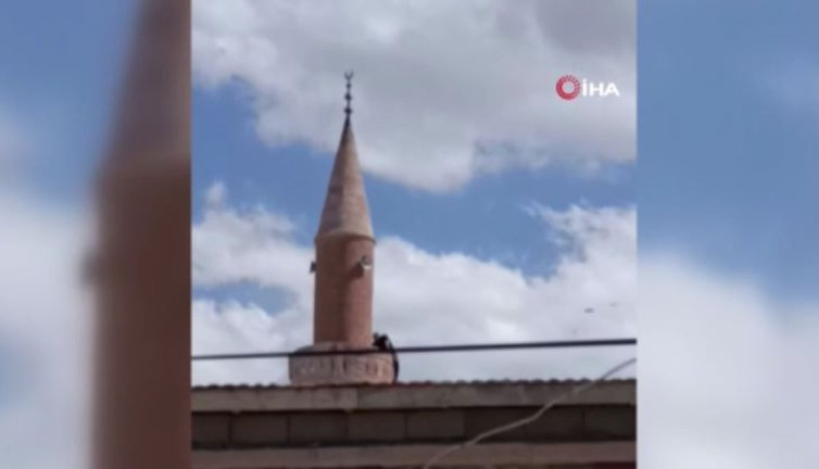 Kayseri’de cami minaresinde intihar girişimi! Gerilim dolu anlar...