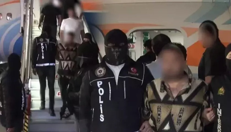 Kırmızı bültenle uluslararası seviyede aranıyordu! Türkiye'ye böyle getirildiler